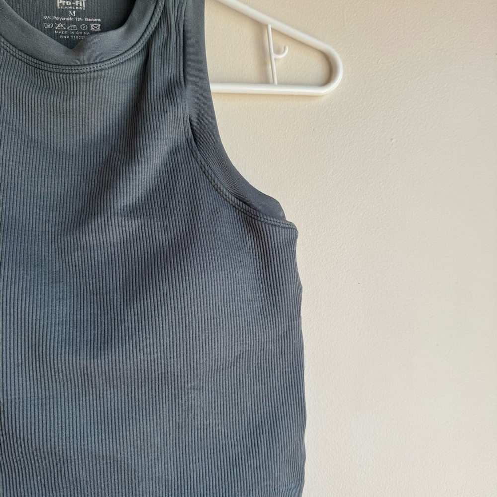 Pro Fit Gray Ribbed Tank Top Medium - Picture 3 of 5